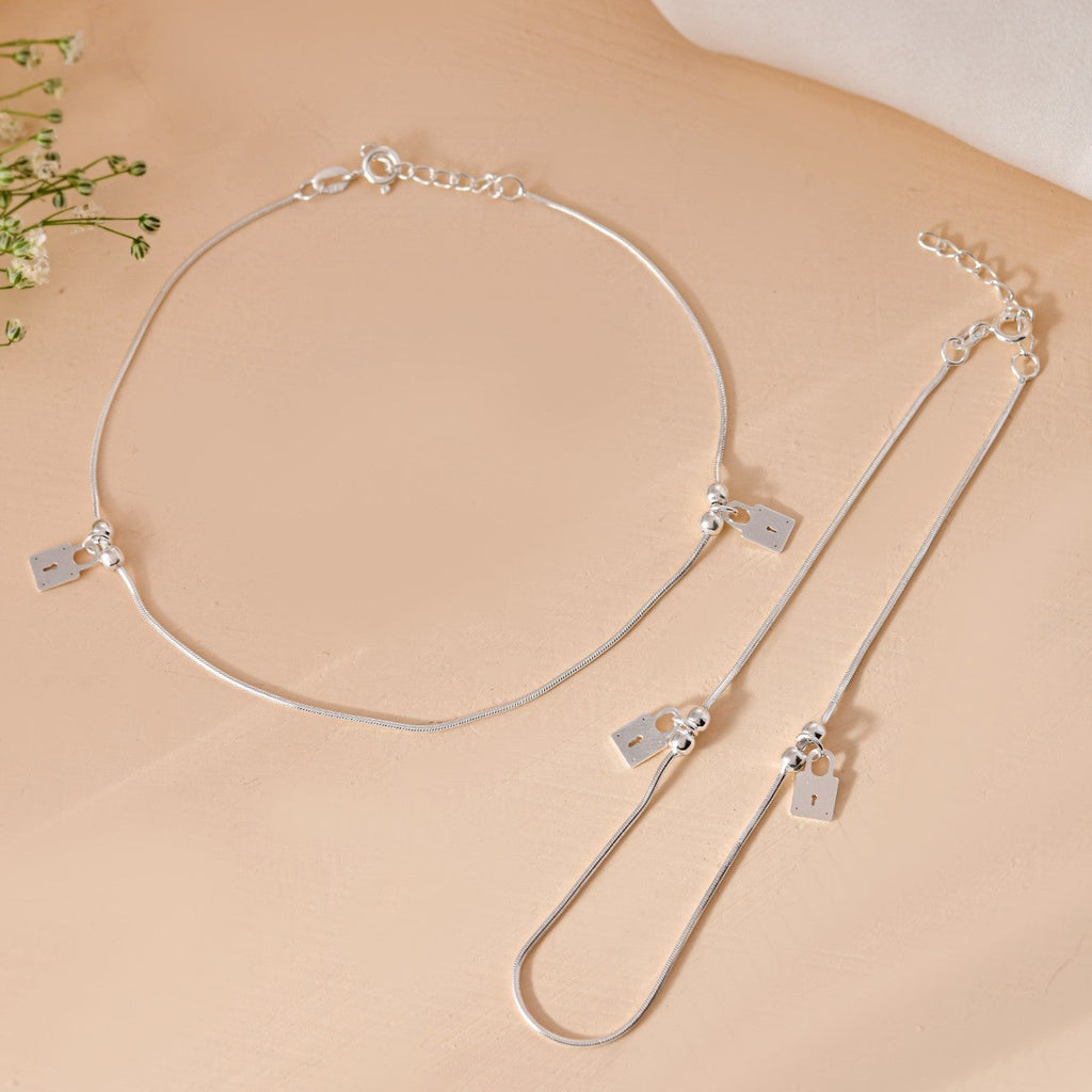Minimal Silver Anklet WIth Lock Detail