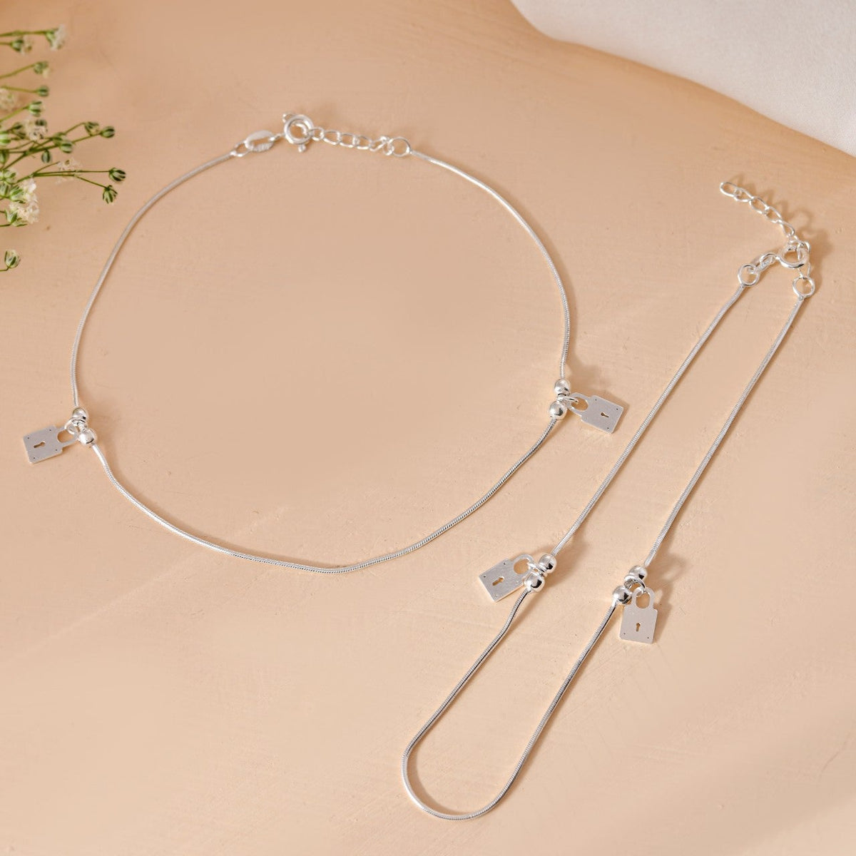 Minimal Silver Anklet WIth Lock Detail