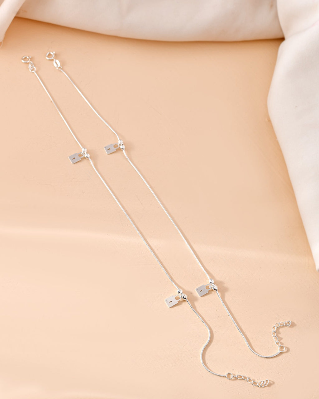 Minimal Silver Anklet WIth Lock Detail