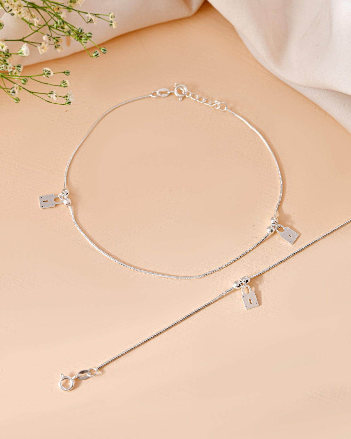 Minimal Silver Anklet WIth Lock Detail
